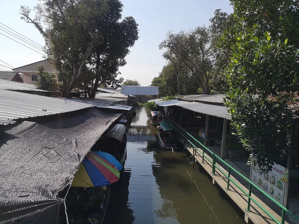 Boats and food stalls at Khlong Lat Mayom floating market in Bangkok