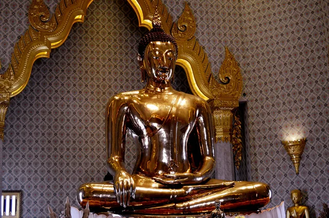 Solid gold seated Buddha statue inside Wat Traimit, Bangkok